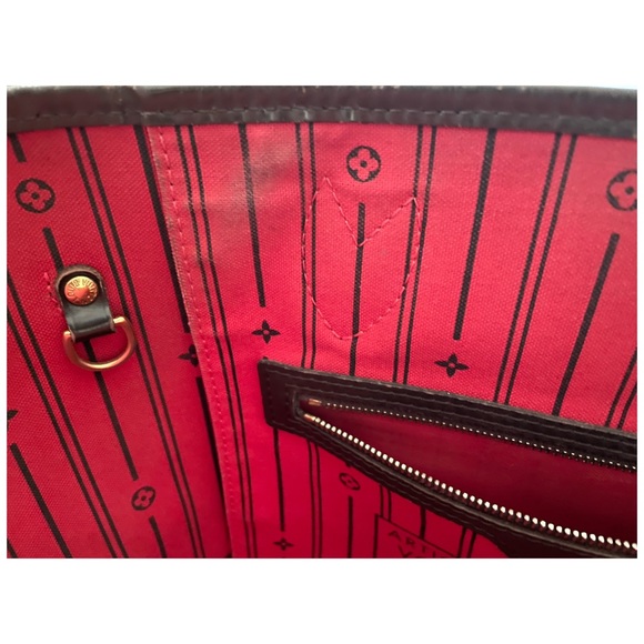 Louis Vuitton Neverfull MM - Picture 8 of 11